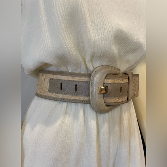 Women’s BCBG Max Azria straw in Italian leather belt size small - Picture 2 of 6